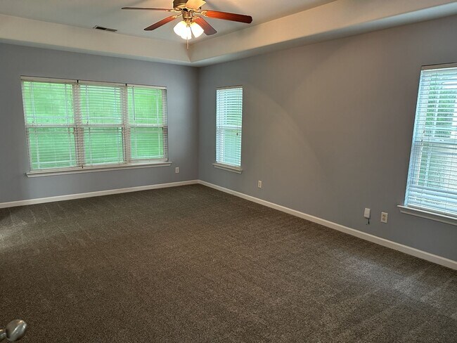 Building Photo - 250 Summer Hill Way