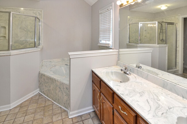 Building Photo - 4299 Gin Wade Cove