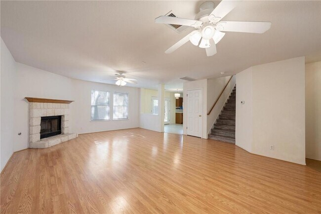 Building Photo - 102 Presidio Dr