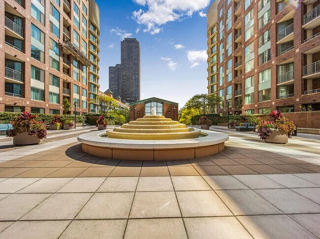 Building Photo - 440 N McClurg Ct