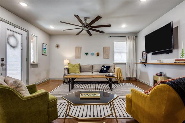 Building Photo - 409 W Johnson St