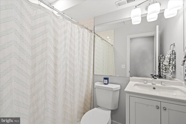 Building Photo - 222 Green St