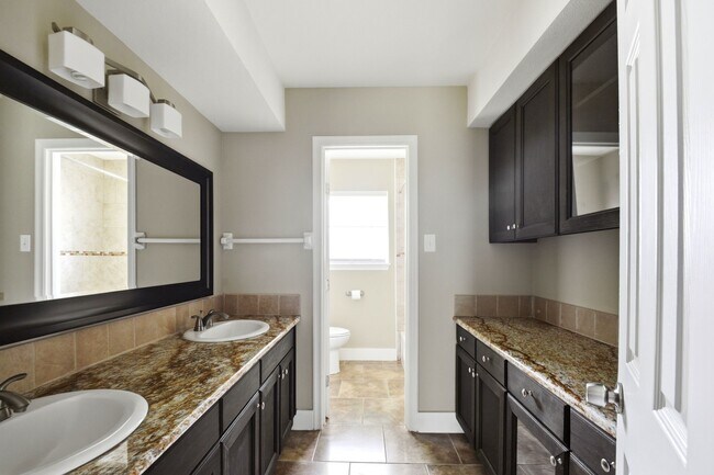 Building Photo - 1511 Sungail Dr