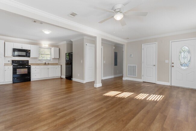 Building Photo - Beautifully updated, all-brick home locate...