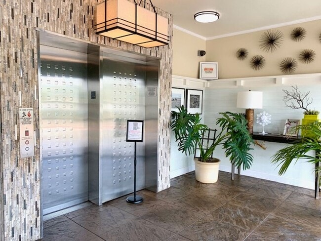 Building Photo - 2901 Peninsula Rd