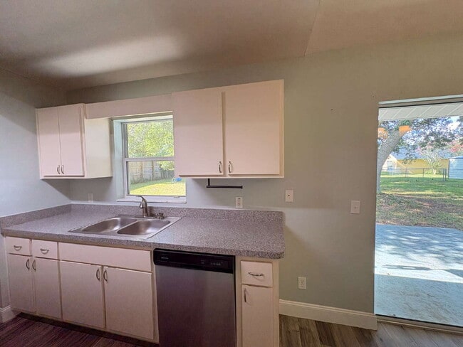Building Photo - Charming Rental Home in Northwest Ocala – Comfort, Convenience & Value!