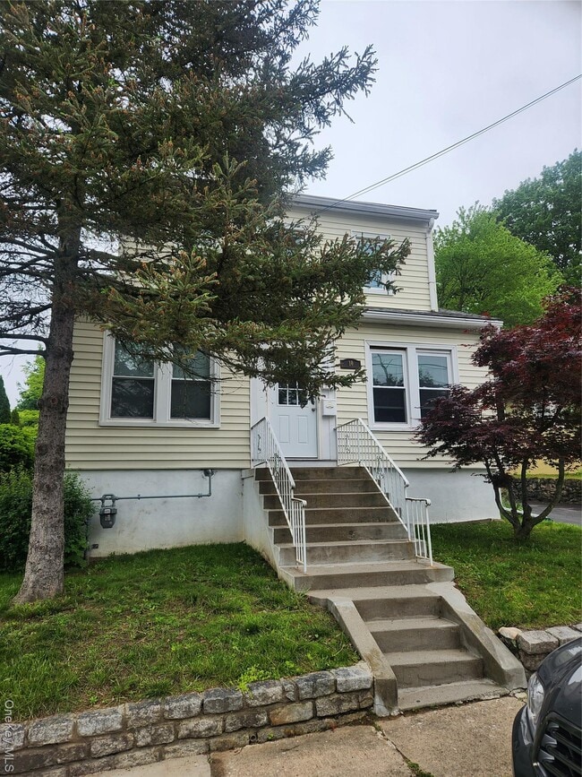 Primary Photo - 10 Forest Ave