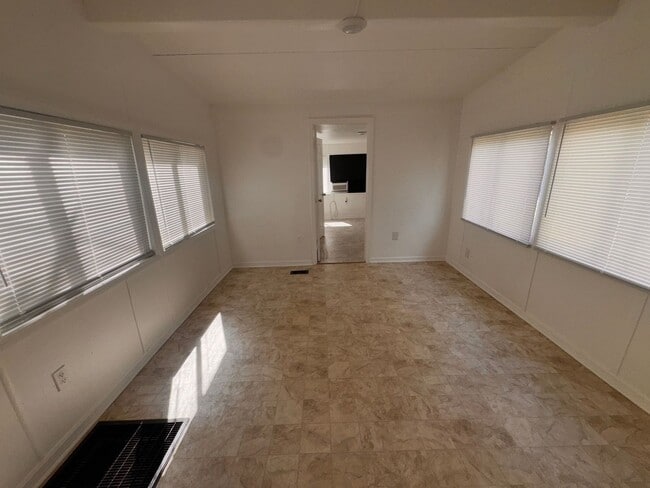 Building Photo - 1137 S Christiana Ave