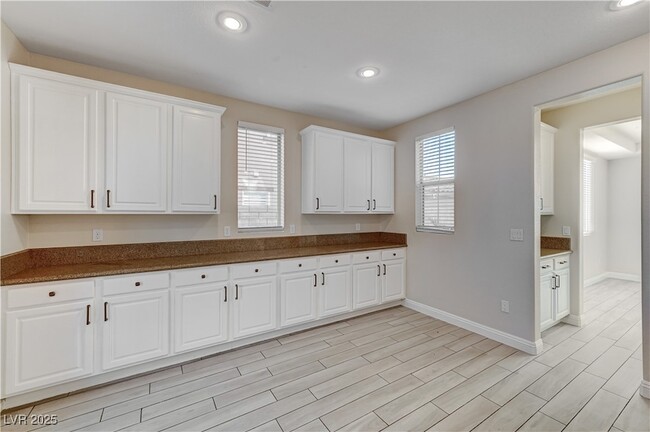 Building Photo - 536 Puenta Del Rey St