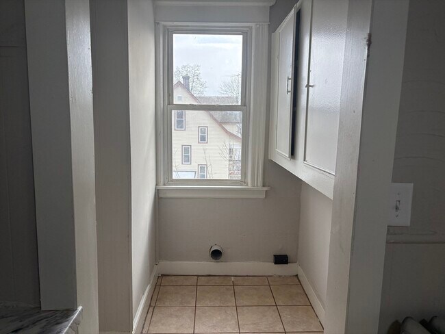 Building Photo - 797 Carew St