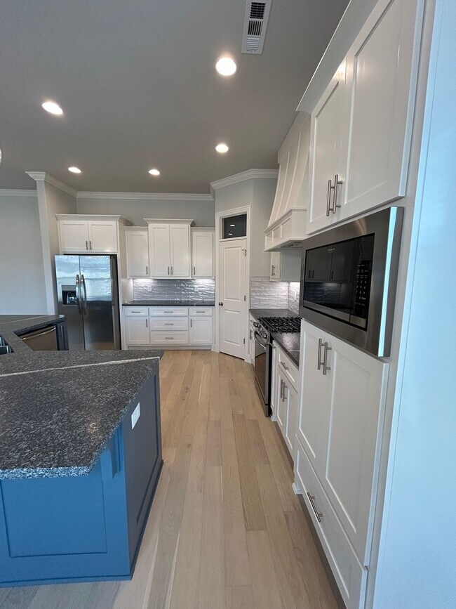 Building Photo - Beautiful Modern Home in Pea Ridge!