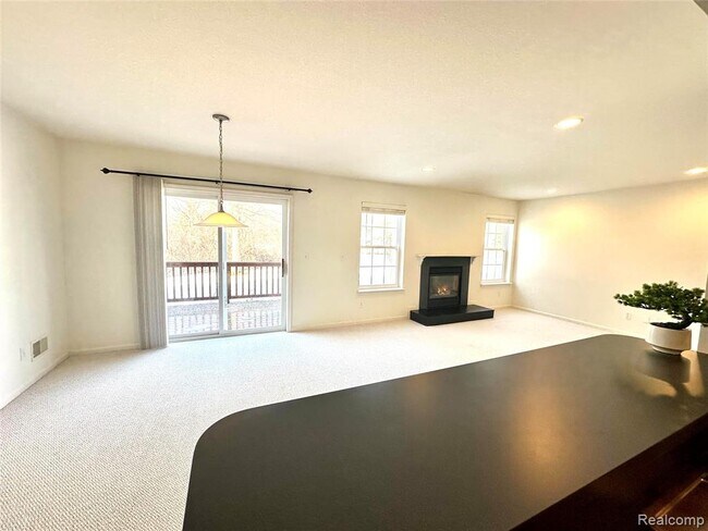 Building Photo - 149 S Vista