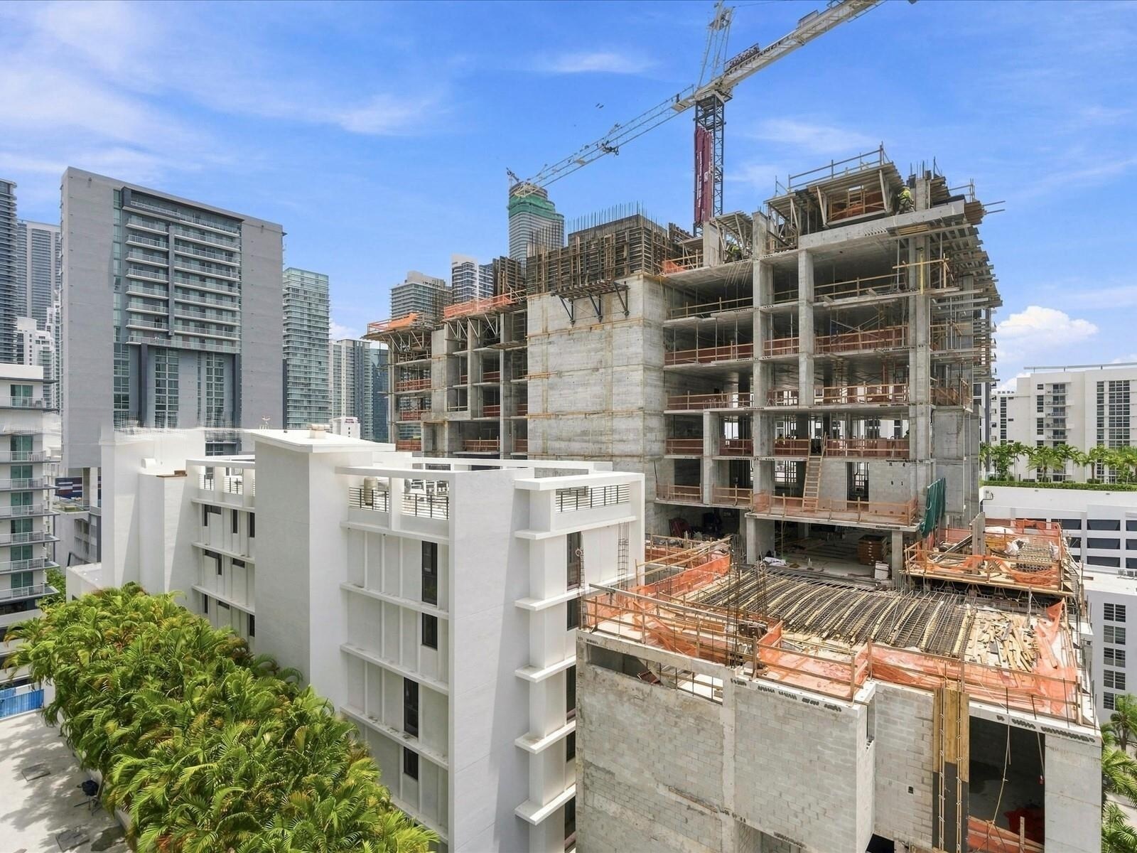 Building Photo - 1010 SW 2nd Ave
