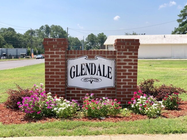 Building Photo - 3 Bed/2 Bath w/ Bonus Room - Section 8 OK!