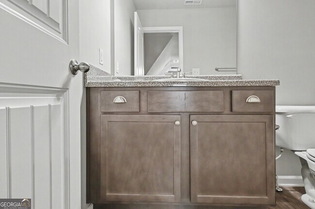 Building Photo - 270 S Ridge