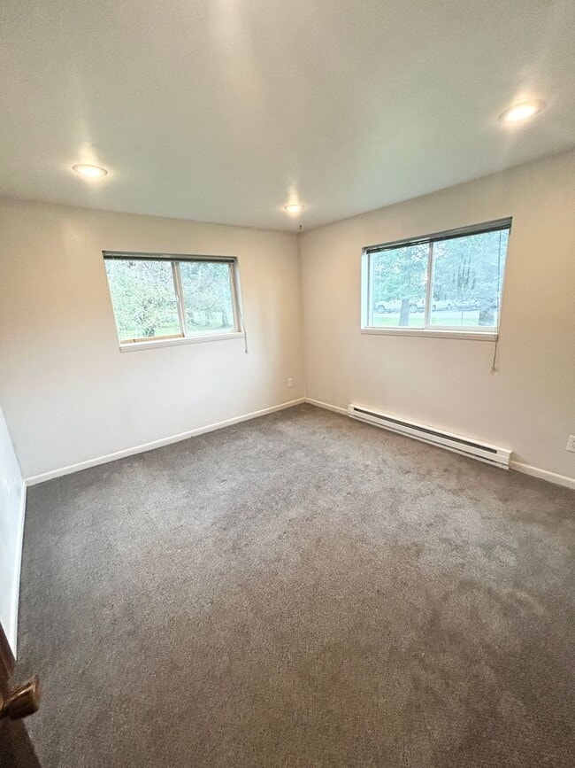 Building Photo - 640 W Valley Dr