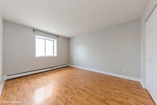 Building Photo - 829 S Dwyer Ave