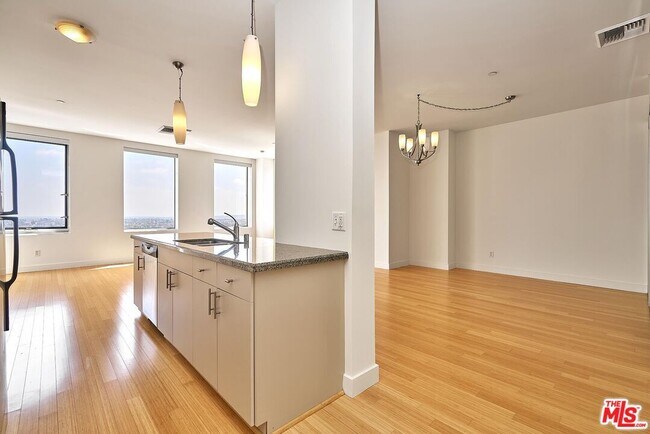 Building Photo - 3810 Wilshire Blvd