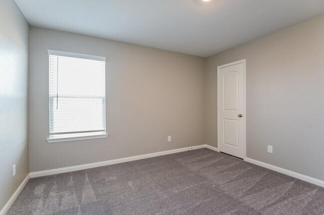 Building Photo - 26112 Hals Dr