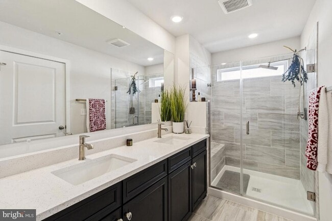 Building Photo - 10939 Drummond Pl