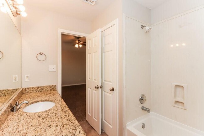 Building Photo - 4906 N Cancun Dr