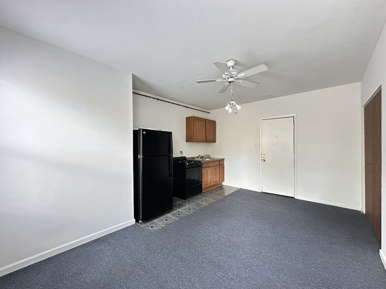 Building Photo - 5710 N Winthrop Ave