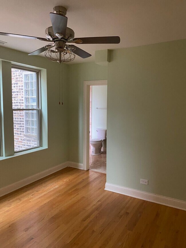 Building Photo - Amazing Renovated 2BED 2BATH