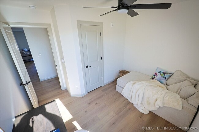 Building Photo - 112 W 2nd St