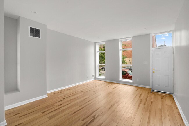 Building Photo - 2110 E Fayette St