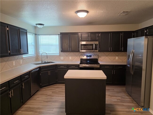 Building Photo - 3901 Mustang Dr