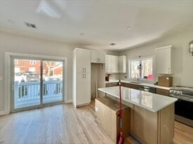 Building Photo - 140 Arlington St