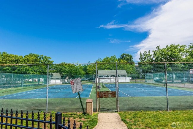 Community Tennis Courts - 354 Wimbeldon Ct