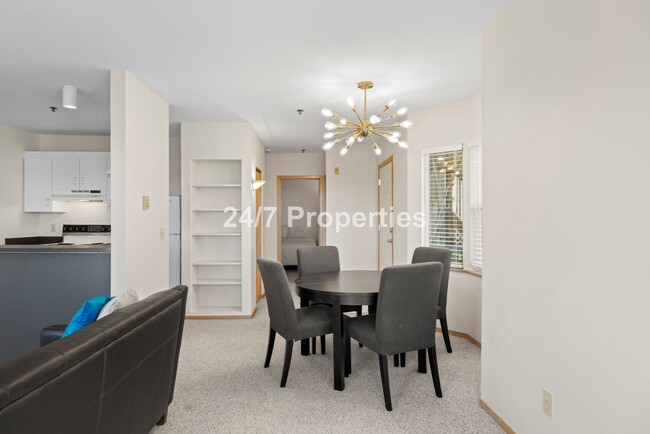 Building Photo - Hilltop 1BD I 1BA Condo + FREE month of re...