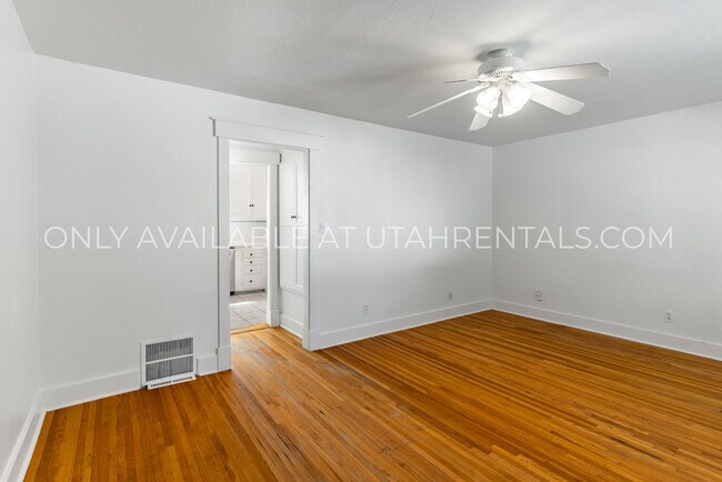 Building Photo - 1278 E 520 S St