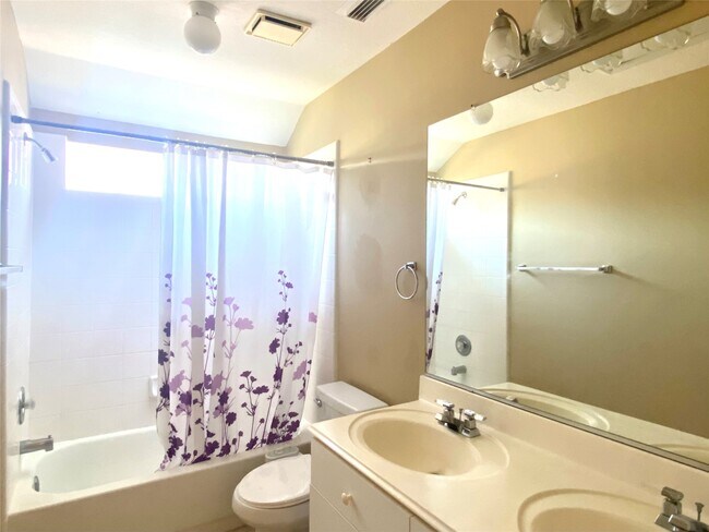 Building Photo - 1703 Berkoff Dr