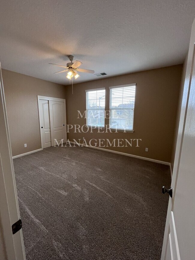 Building Photo - Move in Special see ad