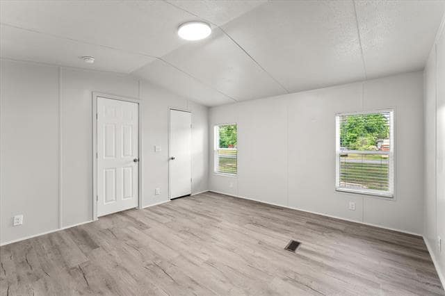 Building Photo - 367 Box Rd