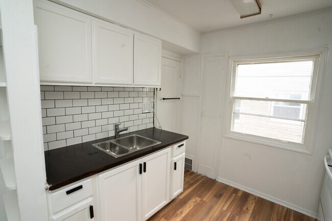 Kitchen - 3644 S 47th St