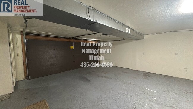 Building Photo - 3 Bedroom, 1.5 Bath Town home.