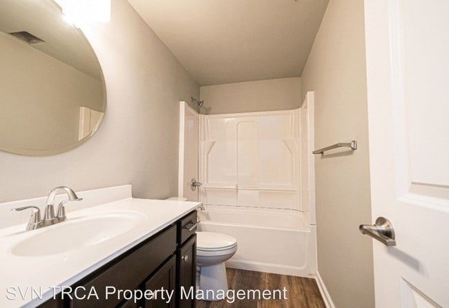 Building Photo - 604 Carriage Hill