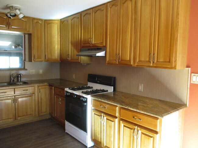 Building Photo - 18649 Chase St