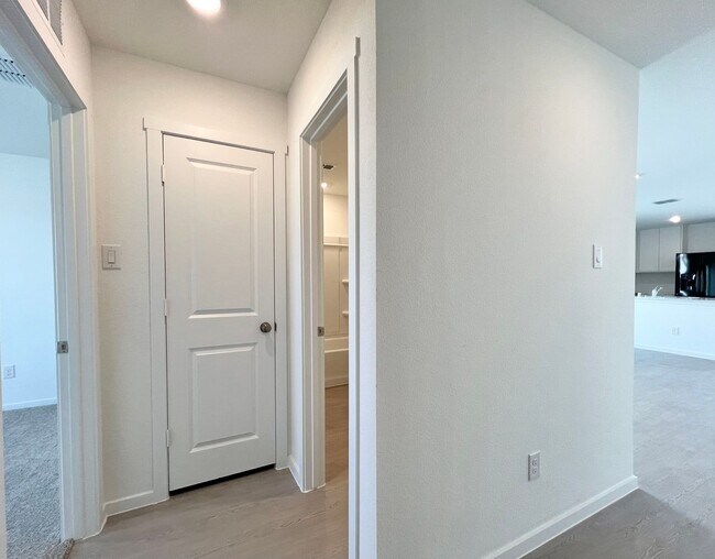 Building Photo - New Build in the Lovely Rosemary Ridge Subdivision