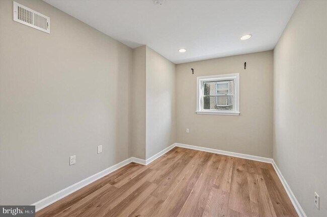 Building Photo - 1739 Pierce St