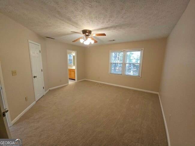 Building Photo - 102 Sauterne Way