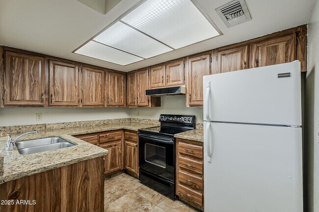 Building Photo - 461 W Holmes Ave