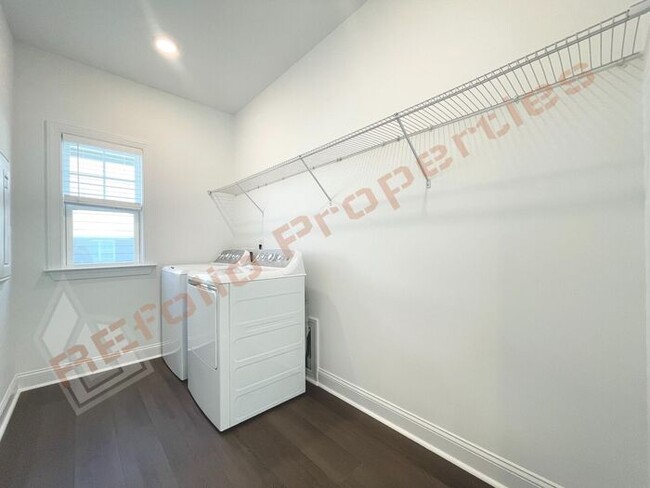 Building Photo - Beautiful Brand New 4 Bedroom, 3 Bathroom ...