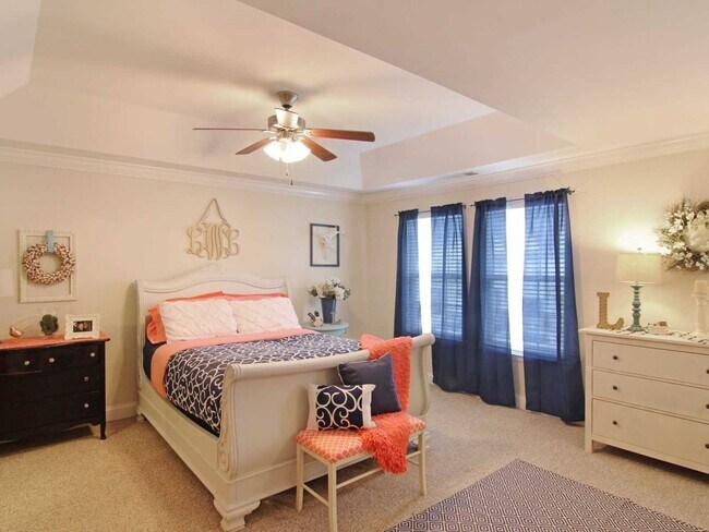 Building Photo - Your Perfect Summerville Retreat: 3BR Townhome with Garage