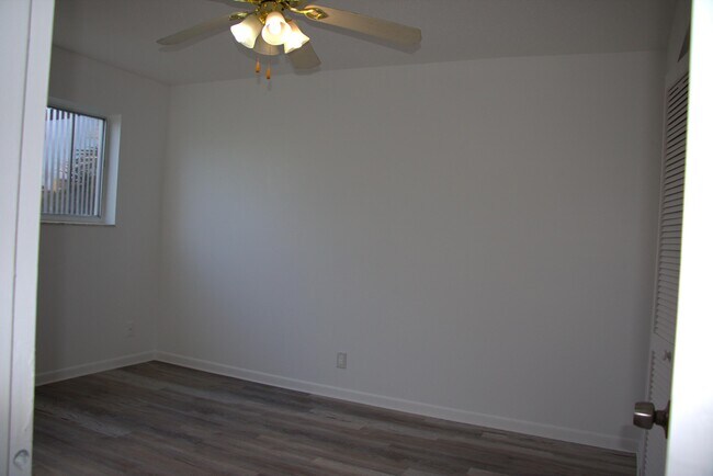 Building Photo - 300 Waterway Dr S