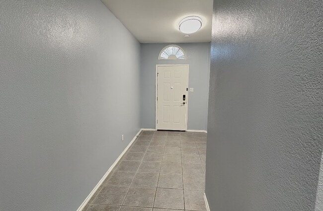 Building Photo - READY FOR MOVE IN NOW!