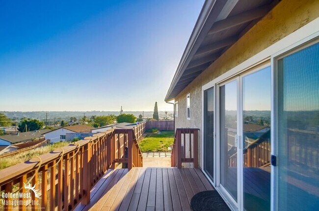 Building Photo - Scenic 4Bdm 2Ba Oasis with Panoramic Views...